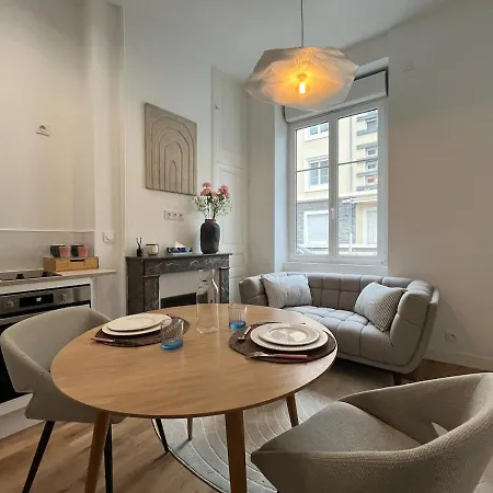 Elegante En Souplex - Gare A Proximite Apartment *